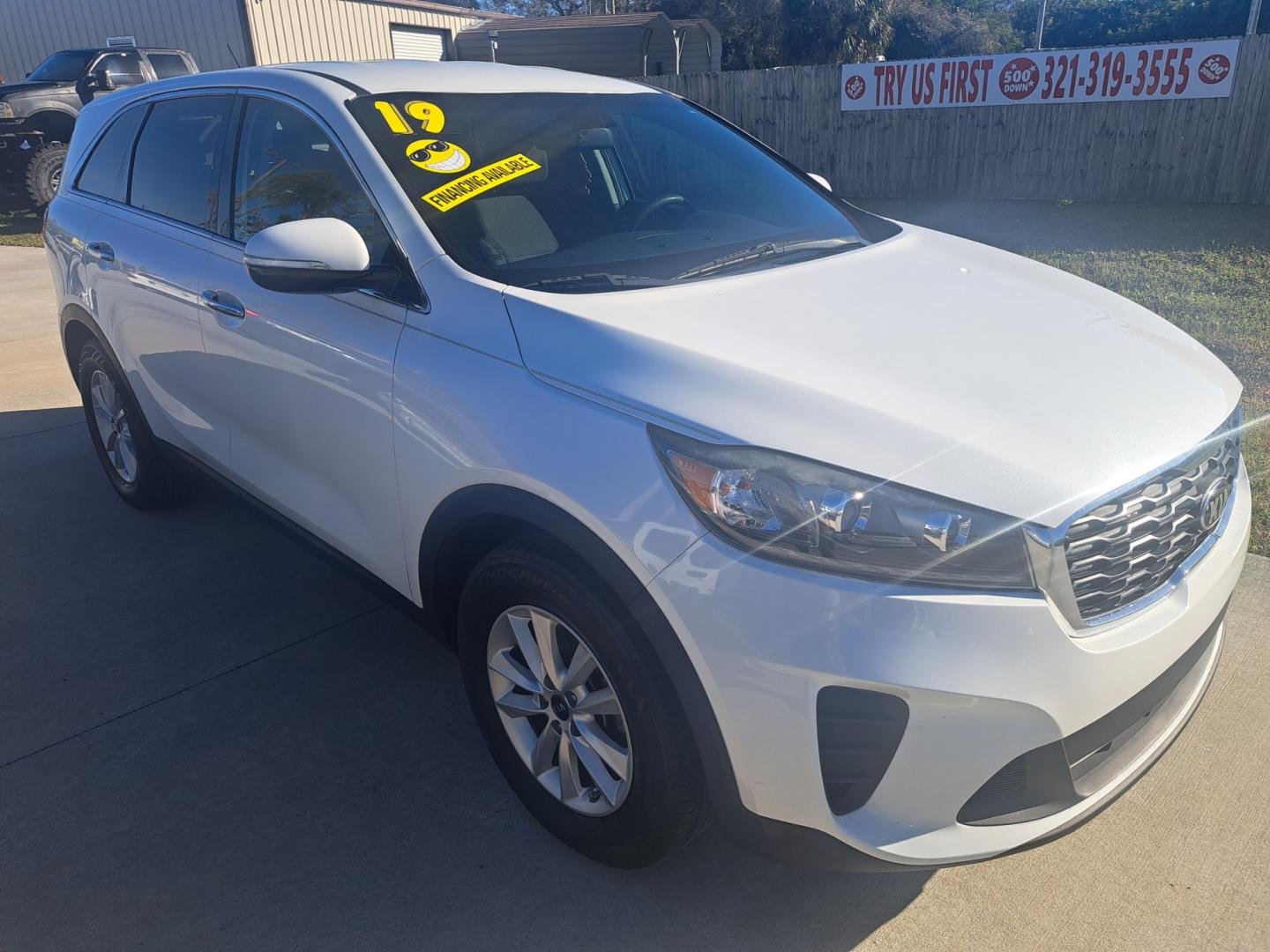 2019 White /GRAY Kia Sorento LX V6 2WD (5XYPG4A56KG) with an 3.3L V6 DOHC 24V engine, 6A transmission, located at 1181 Aurora Rd, Melbourne, FL, 32935, (321) 241-1100, 28.132914, -80.639175 - Photo#2